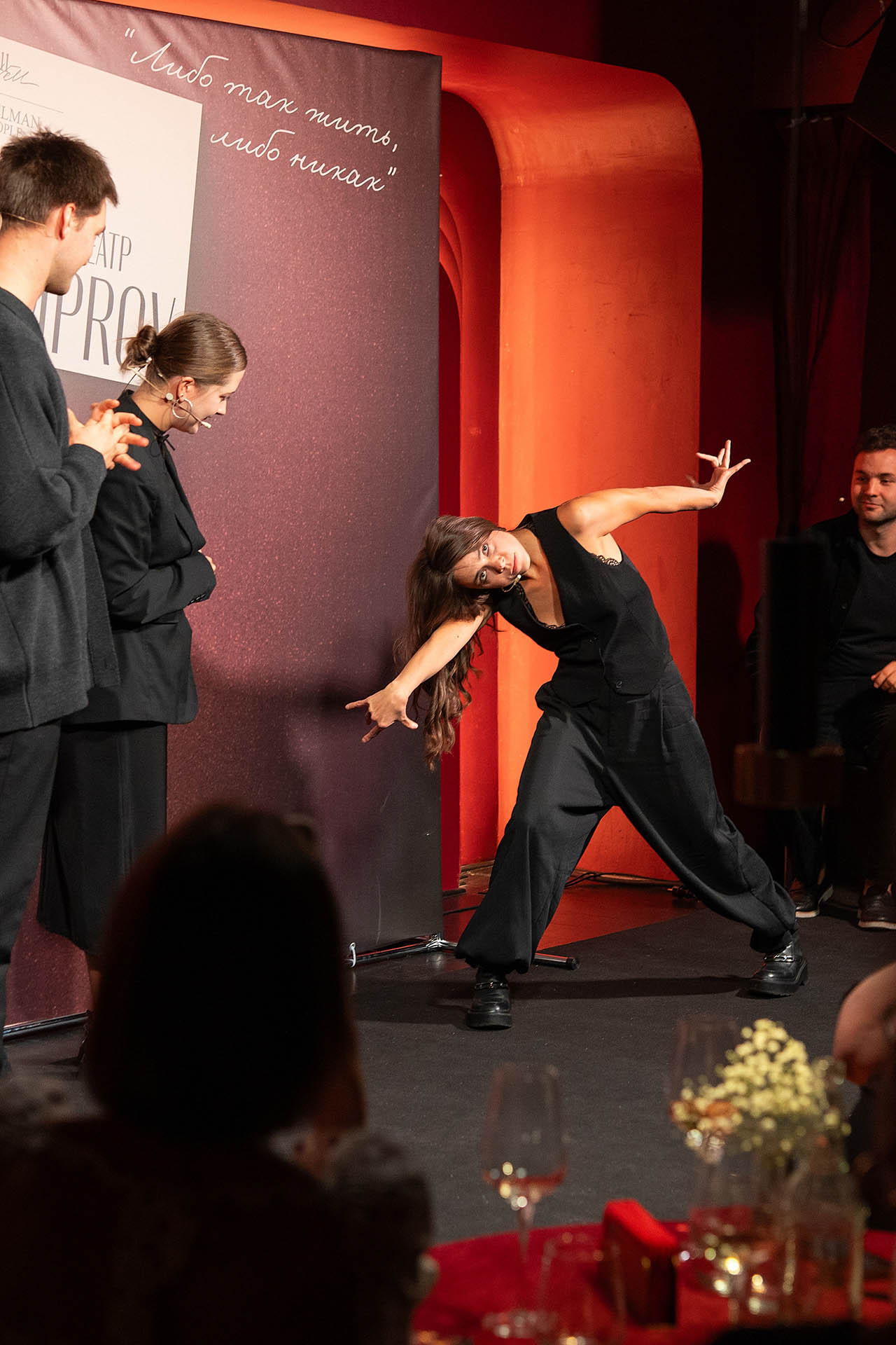 Мини-спектакль рождается в моменте